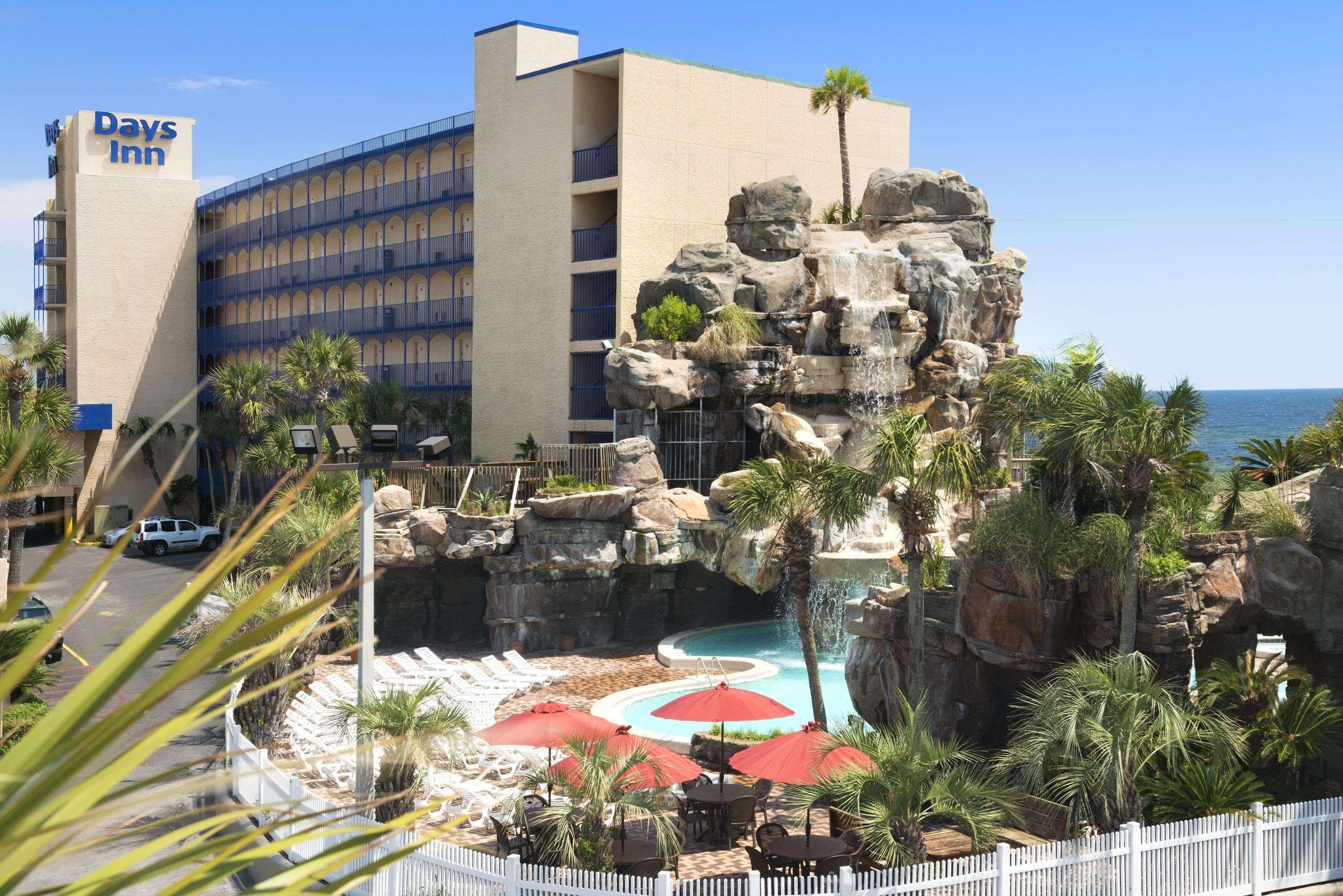 Days Inn By Wyndham Panama City Beach/Ocean Front Exterior photo