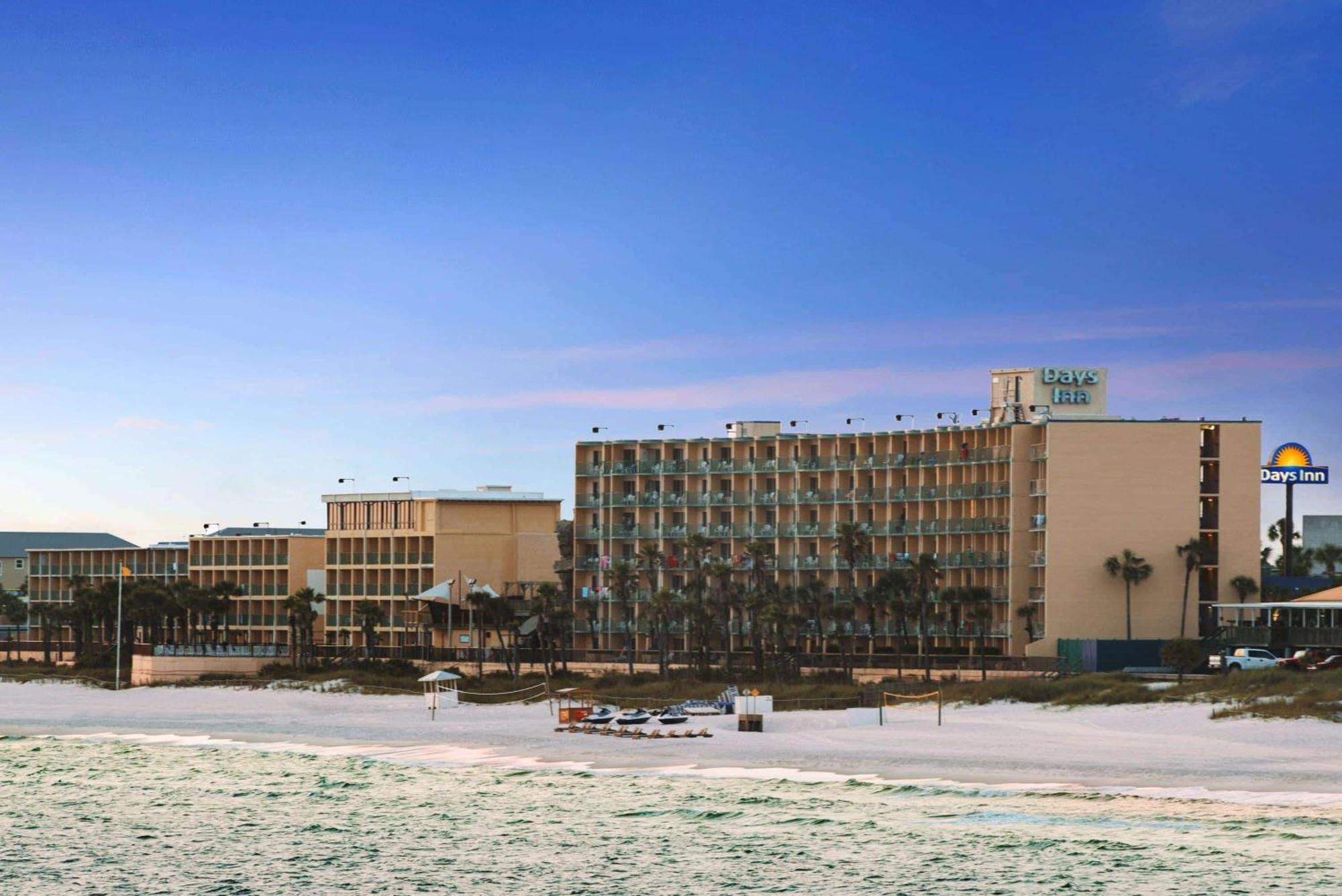 Days Inn By Wyndham Panama City Beach/Ocean Front Exterior photo