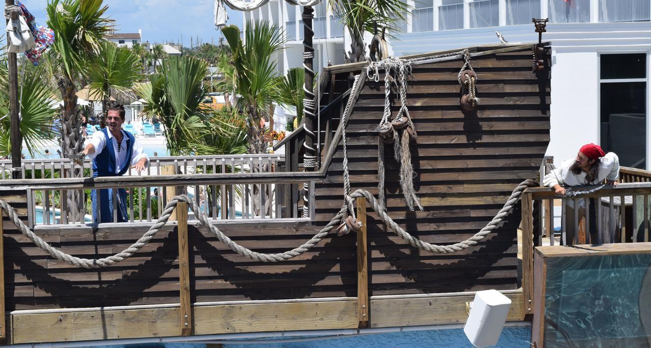 Days Inn By Wyndham Panama City Beach/Ocean Front Exterior photo