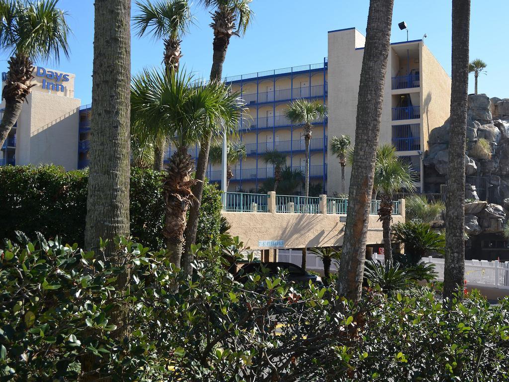 Days Inn By Wyndham Panama City Beach/Ocean Front Exterior photo