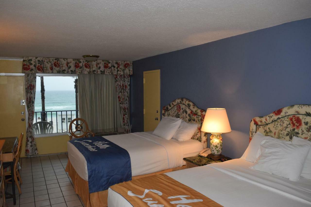 Days Inn By Wyndham Panama City Beach/Ocean Front Exterior photo